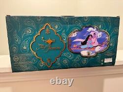 Aladdin Disney Art of Jasmine Genie Lamp Musical Snow Globe with Original Box