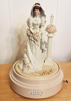 Avon Mrs Albee Musical Porcelain Bridal Figurine Bach Minuet # 3 Presidents Club