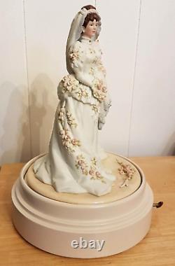 Avon Mrs Albee Musical Porcelain Bridal Figurine Bach Minuet # 3 Presidents Club