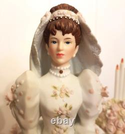 Avon Mrs Albee Musical Porcelain Bridal Figurine Bach Minuet # 3 Presidents Club