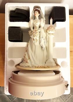 Avon Mrs Albee Musical Porcelain Bridal Figurine Bach Minuet # 3 Presidents Club