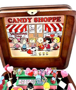 Danbury Mint Peanuts Gang Happy Valentines Day Wood Music Box MINT with Box