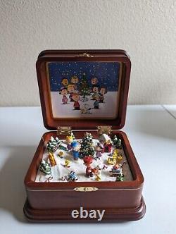 Danbury Mint The Peanuts Christmas Music Box Hark the Herald Angels Sing Snoopy