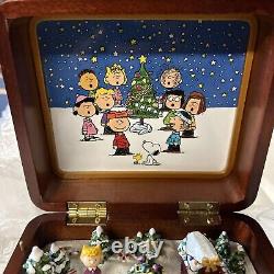 Danbury Mint The Peanuts Christmas Music Box Hark the Herald Angels Sing Snoopy