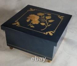 Music Box By Splend Of New York Made In Italy. In Beautiful Original Condition
